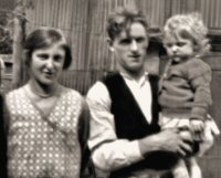 George Roberts with his Wife and Child (Fist World War Soldier).