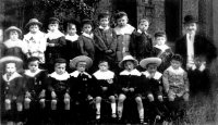 An early photograph of Birchwood Chapel Sunday School (Credit loaned by Miss Jean Burt).