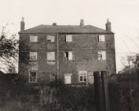 Photograph of the Laburnum Inn, Sleetmoor Lane after closure in 1964.