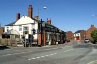 The Three Horse Shoes, Leabrooks showing the junction with Bridle Lane, 2013